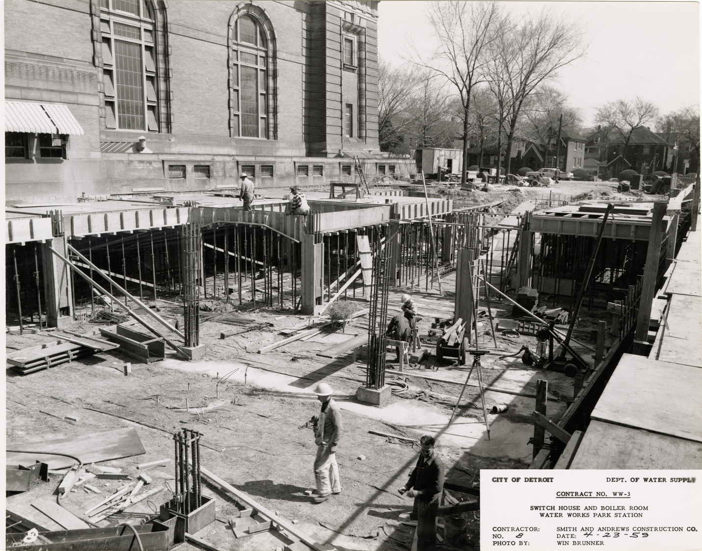 Workers constructing floor slab, Waterworks Park, Detroit water supply system