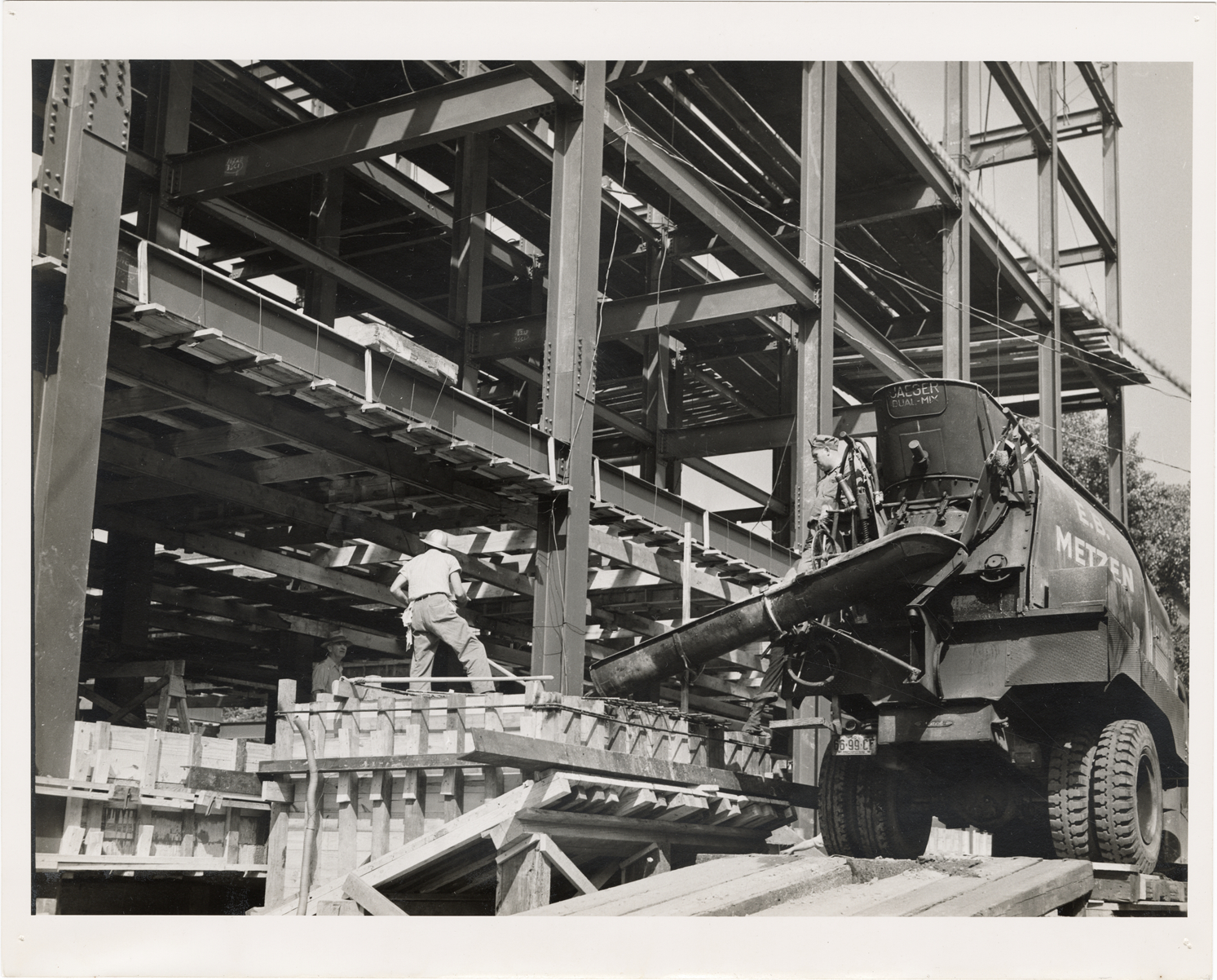 Workers constructing addition, Detroit Receiving Hospital