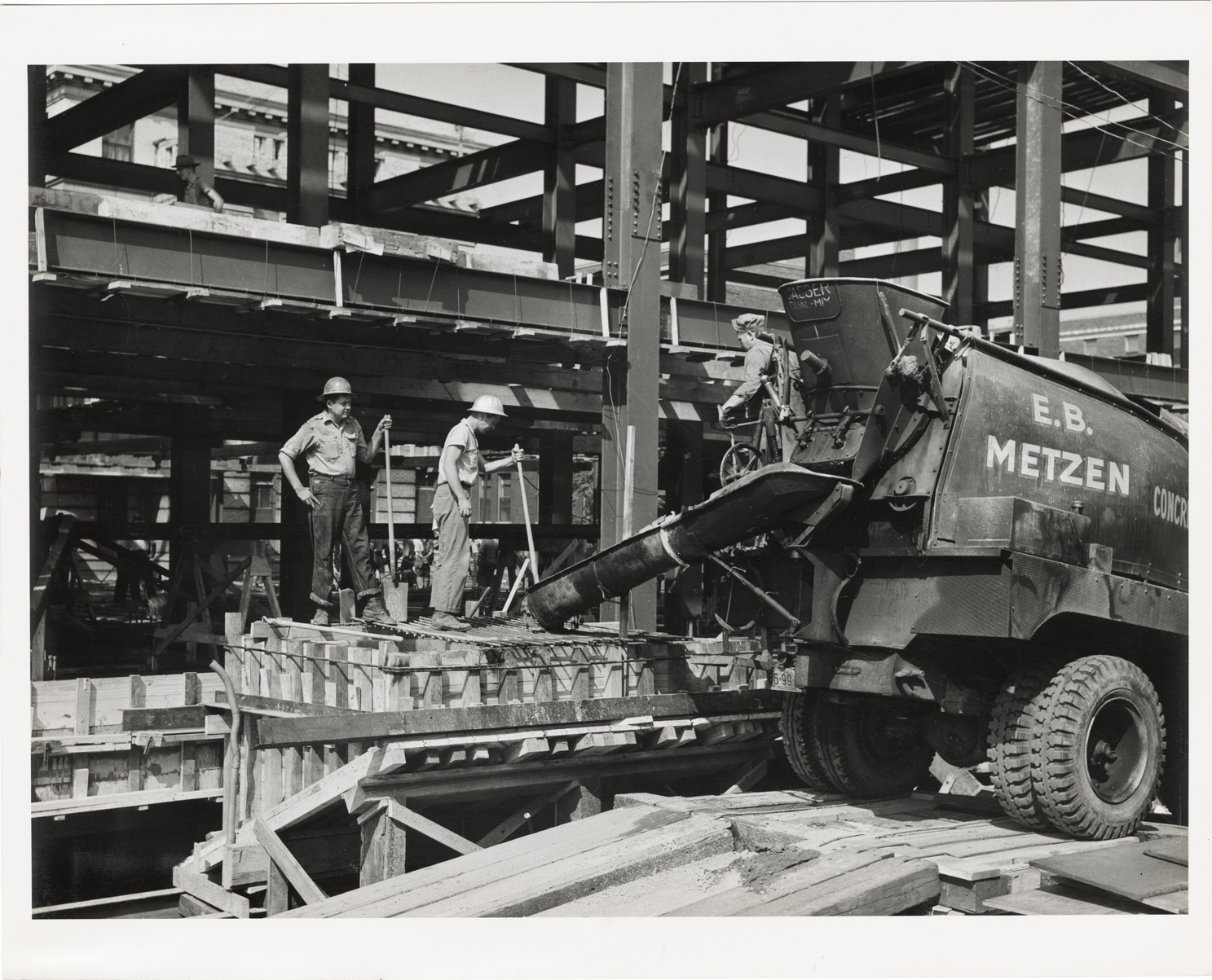 Workers constructing addition, Detroit Receiving Hospital