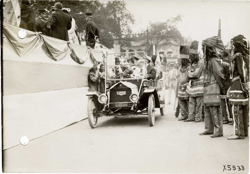 Motorists in Flanders automobile, 1912 Cadillaqua