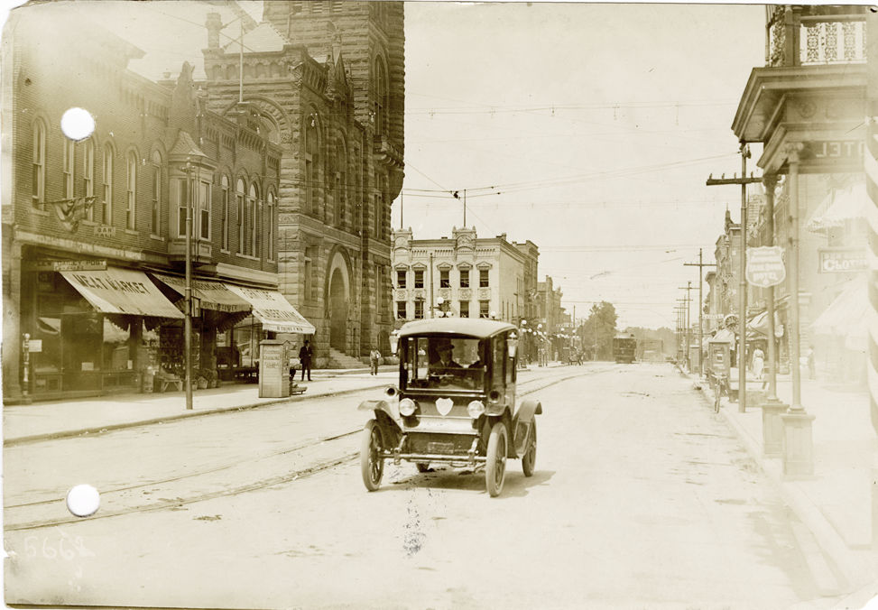 Flanders automobile in Fort Wayne, Indiana, 1912 Glidden pathfinding expedition