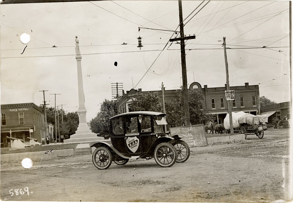 Flanders automobile at Franklin, Tennessee, 1912 Glidden pathfinding expedition