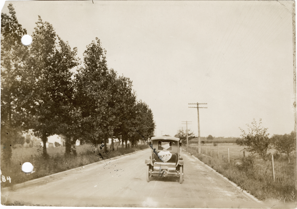 Flanders automobile near Bluffton, Indiana, 1912 Glidden pathfinding expedition