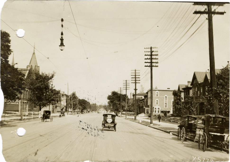 Flanders automobile at Louisville, Kentucky, 1912 Glidden pathfinding expedition
