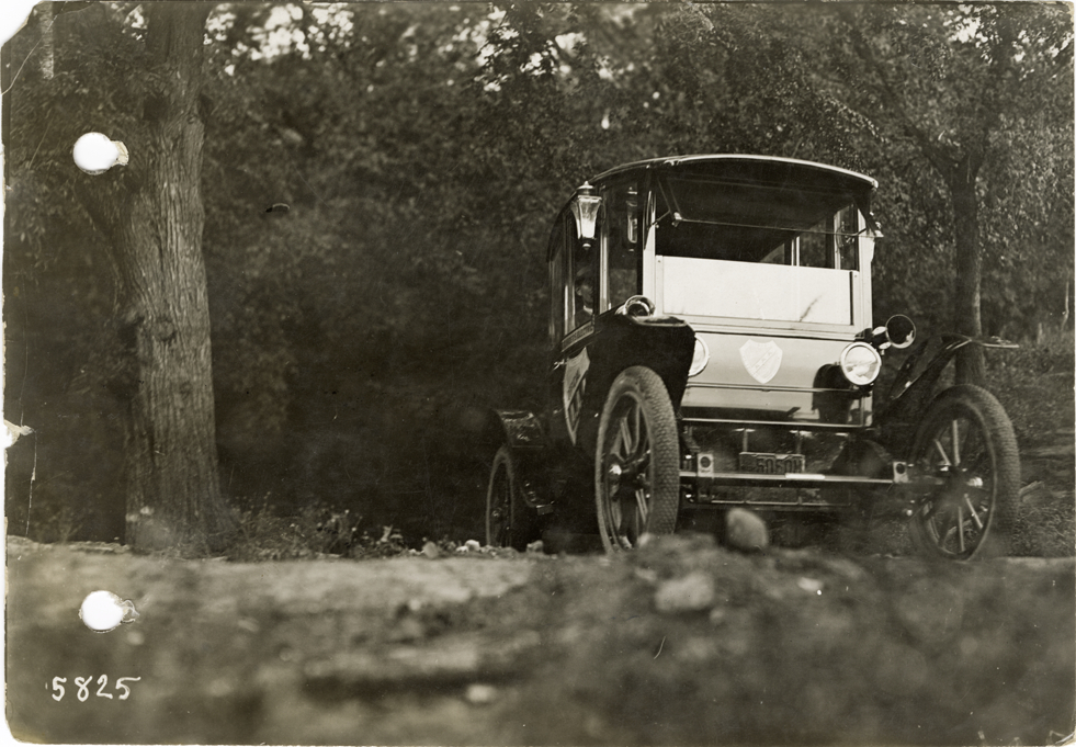Flanders automobile at Mammoth Cave, Kentucky, 1912 Glidden pathfinding expedition