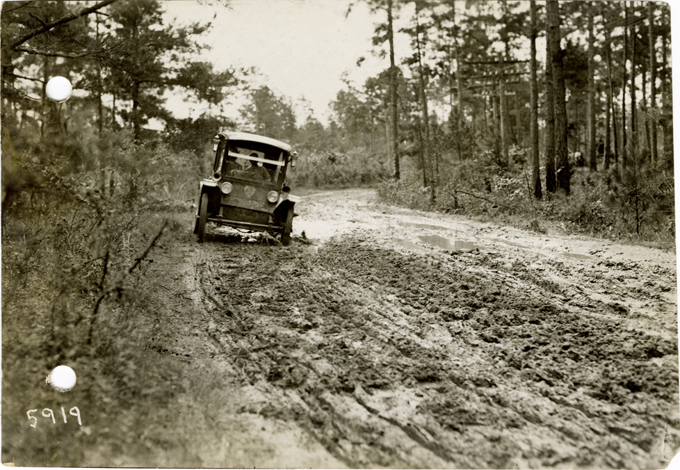 Flanders automobile near Iuka, Mississippi, 1912 Glidden pathfinding expedition