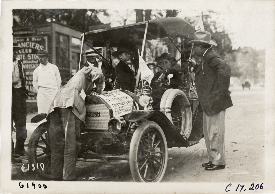 Louis and Temple Abernathy with Brush automobile, 1910 Abernathy Kids New York to Oklahoma Tour