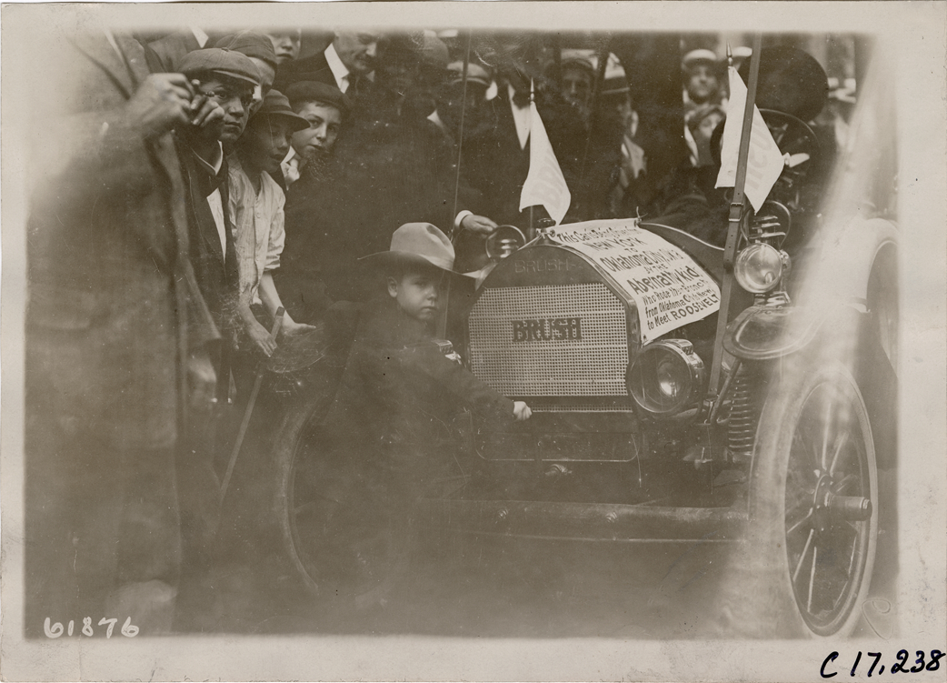Temple Abernathy starting Brush automobile, 1910 Abernathy Kids New York to Oklahoma Tour