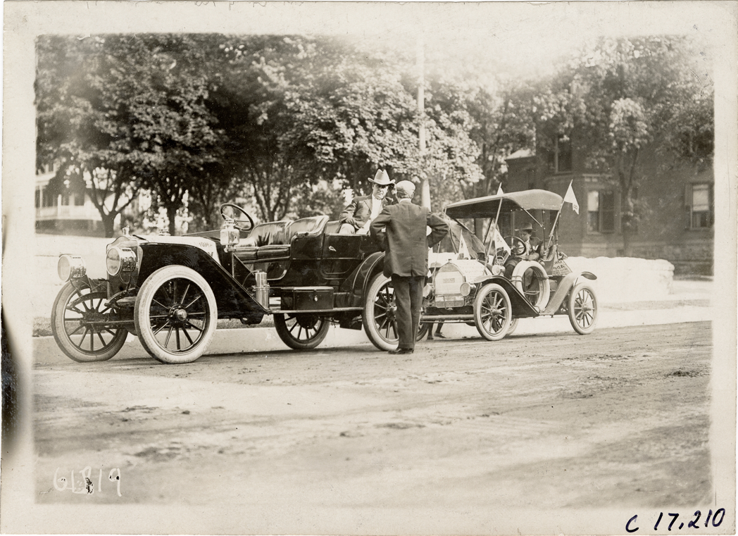 Brush and Maxwell automobiles, 1910 Abernathy Kids New York to Oklahoma Tour