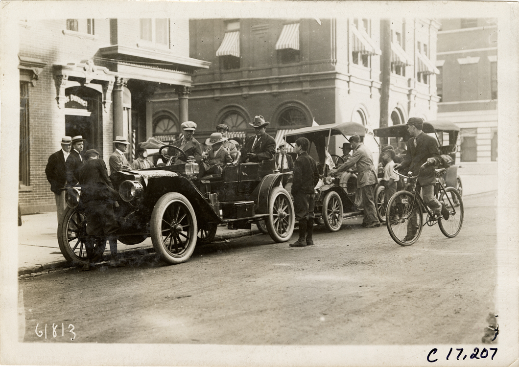 Brush and Maxwell automobiles, 1910 Abernathy Kids New York to Oklahoma Tour
