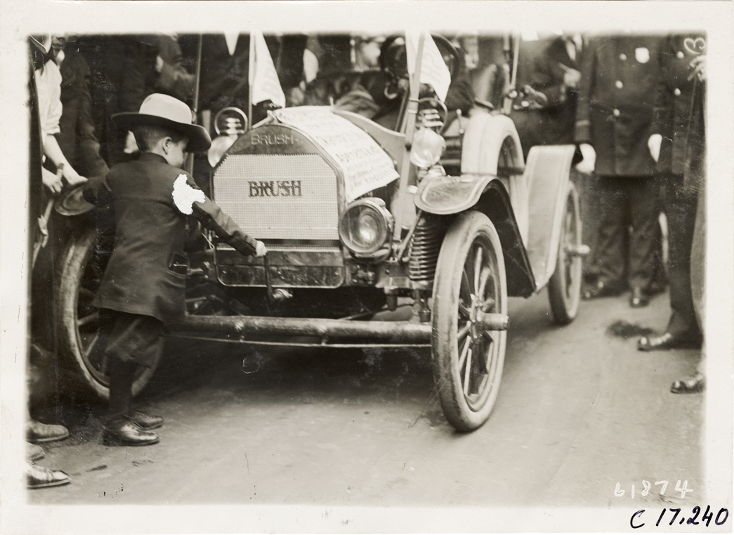 Temple Abernathy starting Brush automobile, 1910 Abernathy Kids New York to Oklahoma Tour