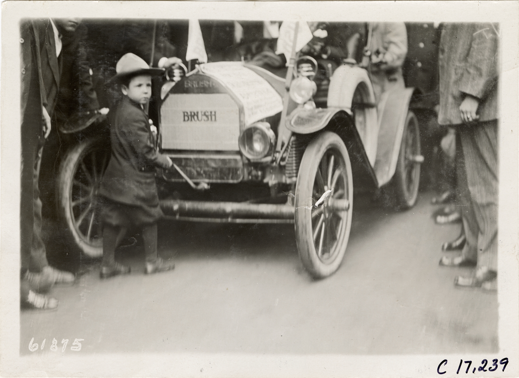 Temple Abernathy starting Brush automobile, 1910 Abernathy Kids New York to Oklahoma Tour