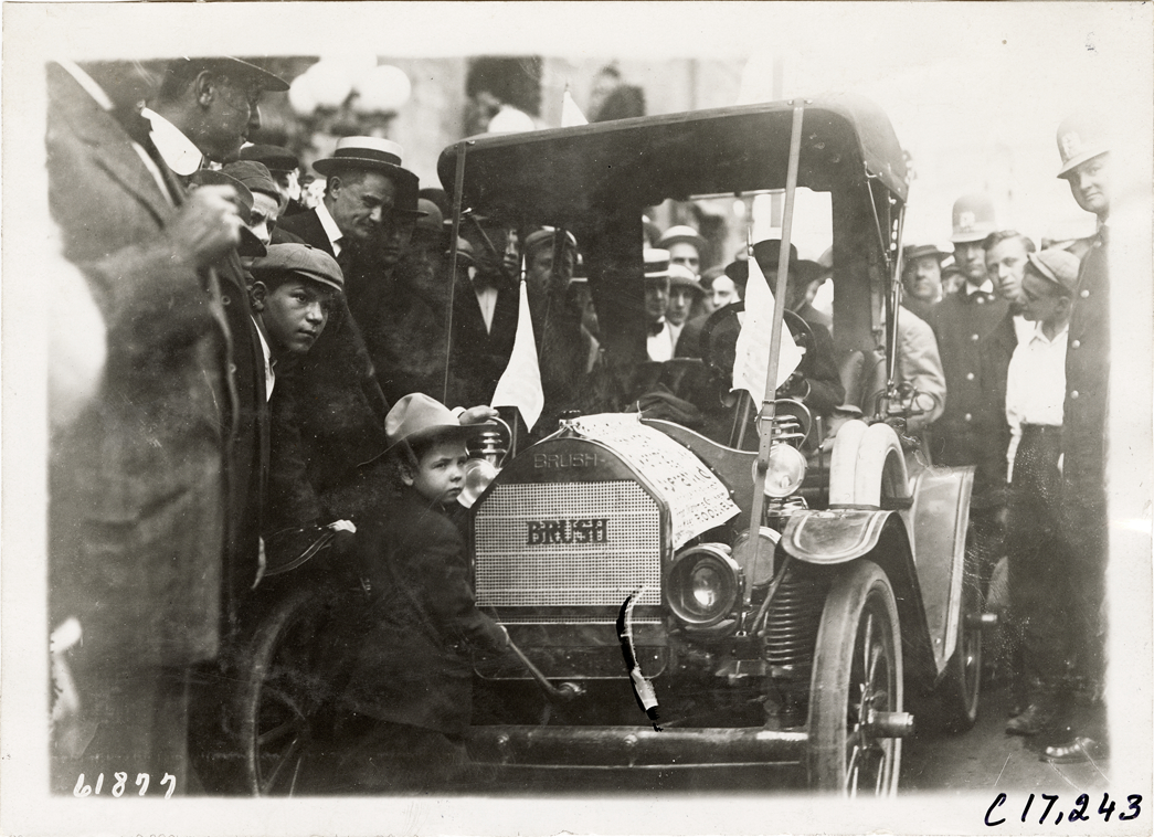 Temple Abernathy starting Brush automobile, 1910 Abernathy Kids New York to Oklahoma Tour