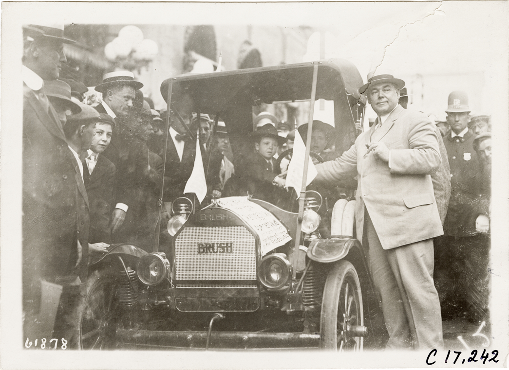 Temple and Louis Abernathy in Brush automobile, 1910 Abernathy Kids New York to Oklahoma Tour