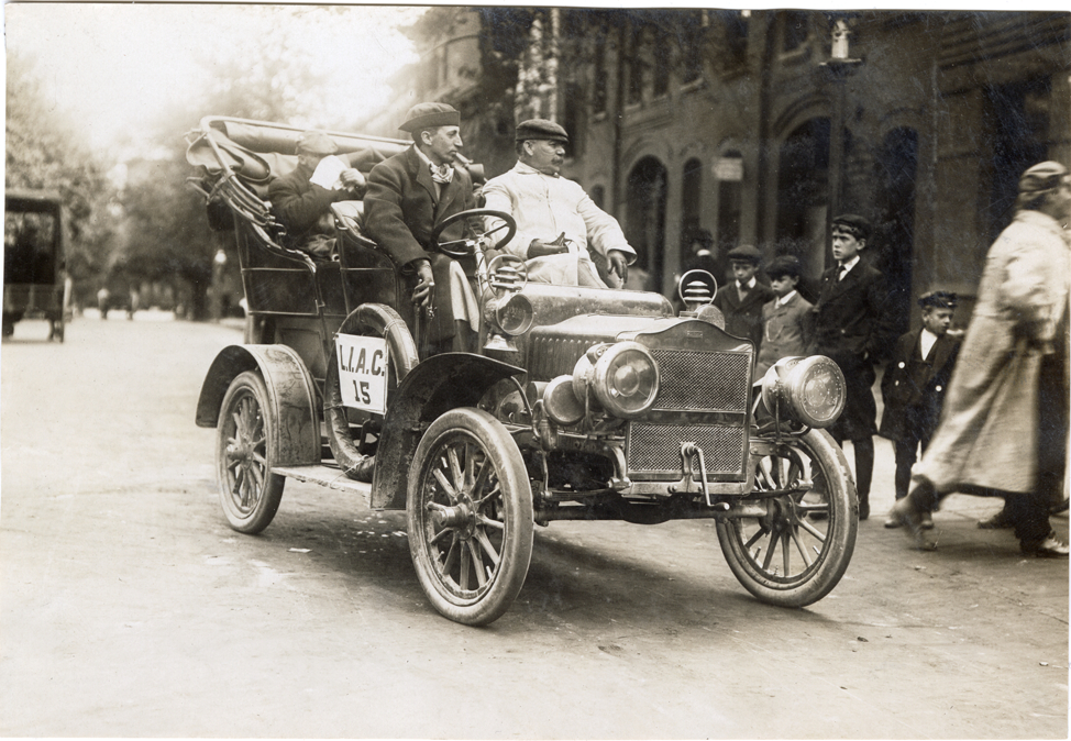 I.C. Kirkham and motorists in Maxwell automobile, Long Island Endurance Run