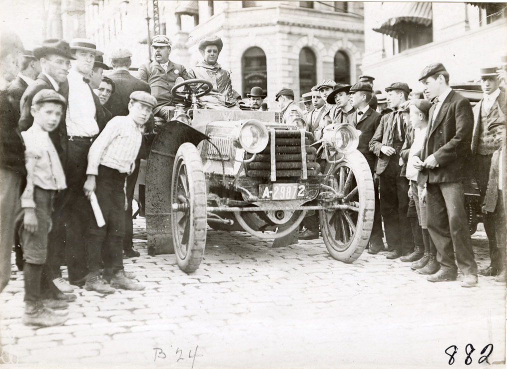 Mr. and Mrs. Charles Glidden in Napier automobile, 1904 St. Louis Tour