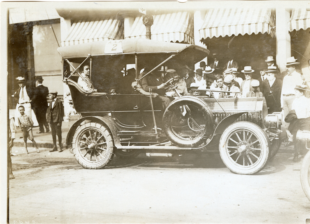Percy Pierce and passengers in Pierce-Arrow automobile, 1906 Glidden Tour