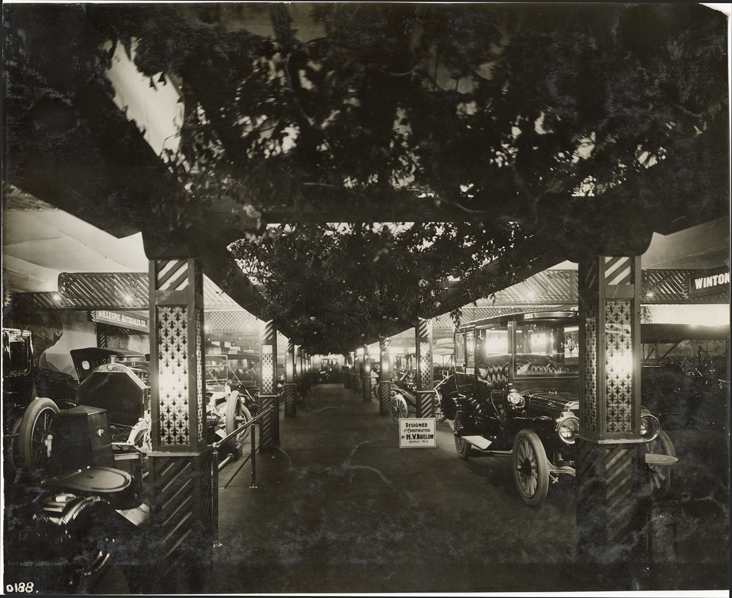 Automobiles on exhibit, 1910 Detroit Auto Show