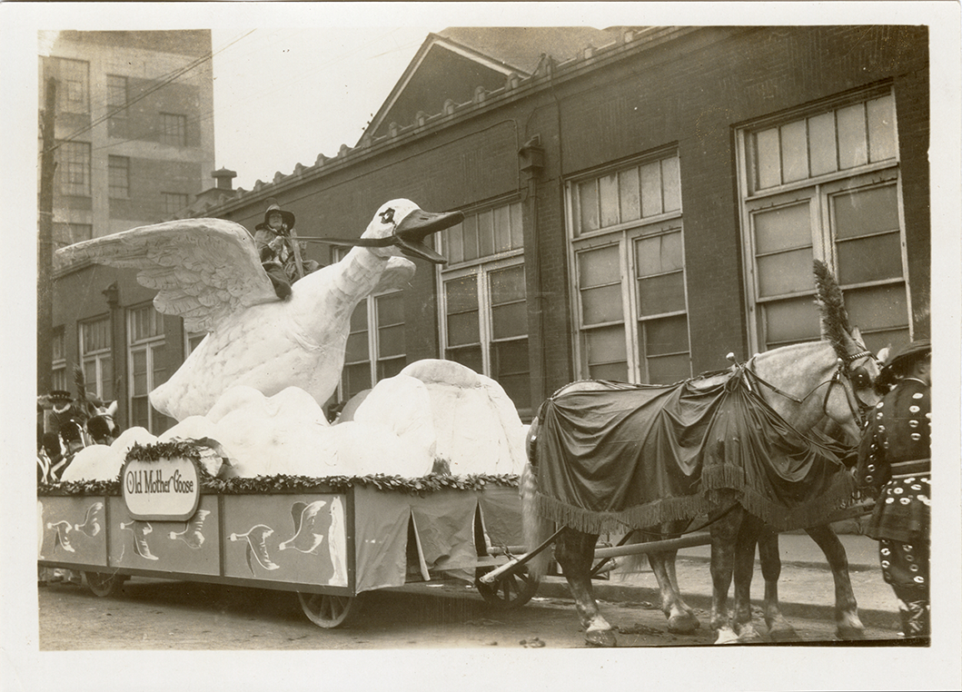 Old Mother Goose float, 1925 J.L. Hudson Thanksgiving Day parade