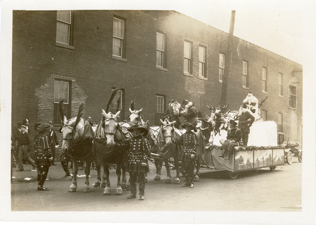 Santa Claus float, 1925 J.L. Hudson Thanksgiving Day parade