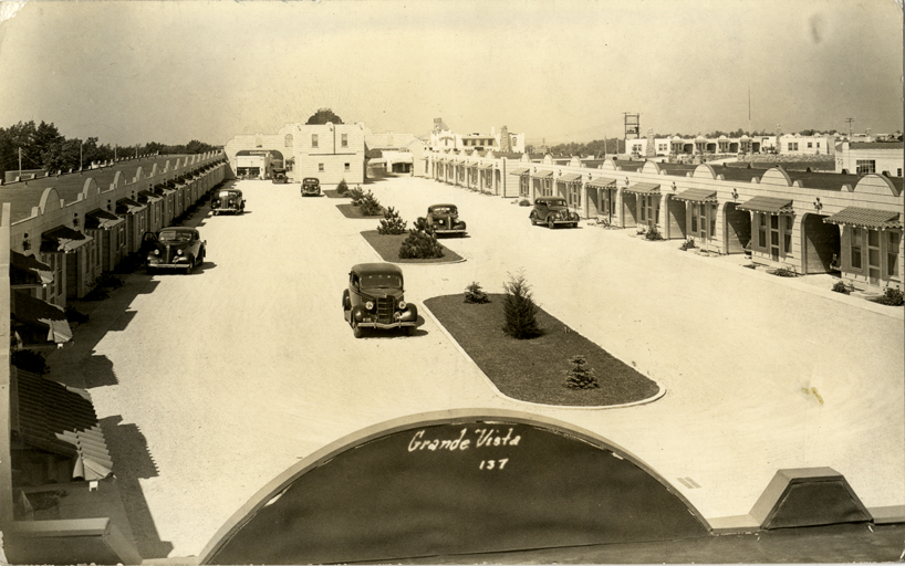 Tourist cabins, Grande Vista Resort, Benton Harbor ...