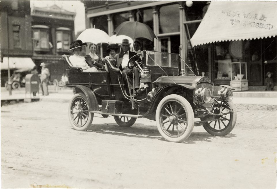 Motorists in posing Elmore automobile DPL DAMS